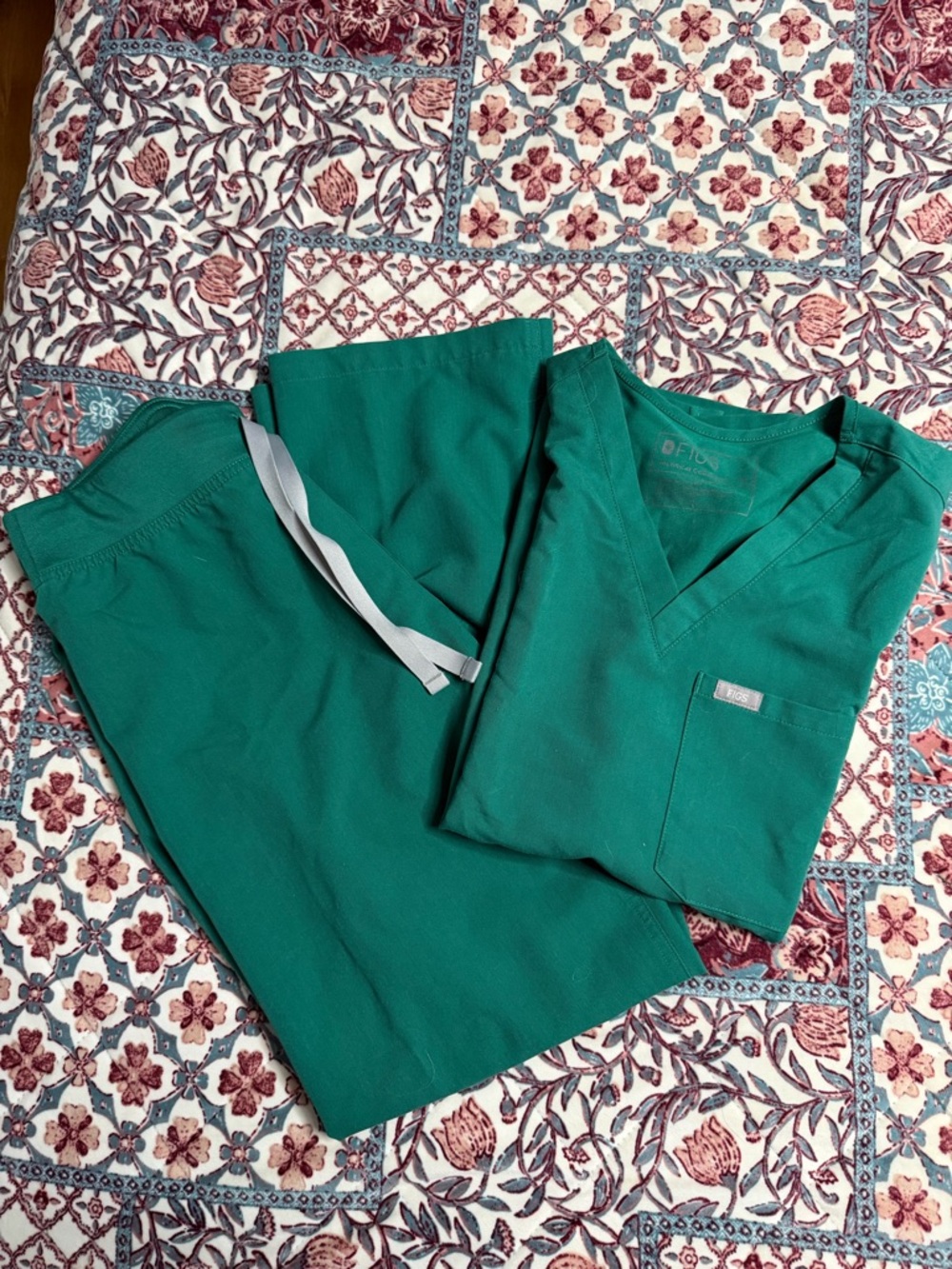 Figs Petite Hunter Green Set